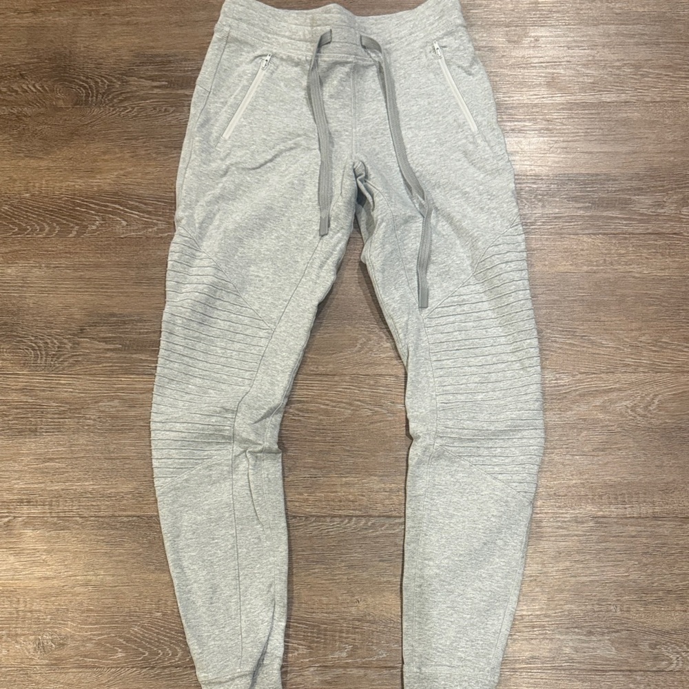 ALO Yoga Heather Gray Apparel